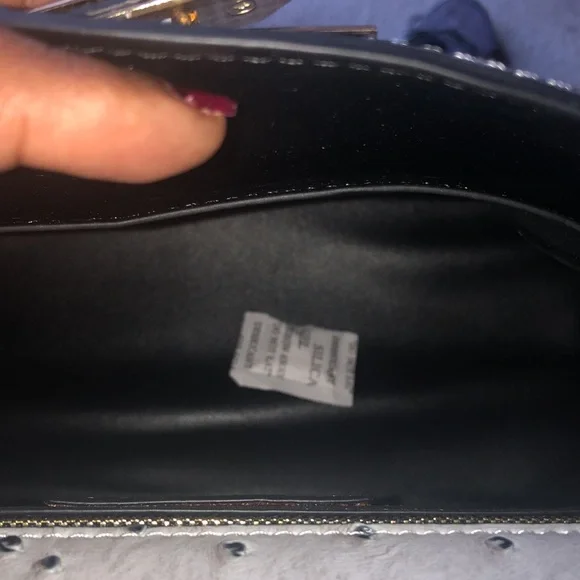 Elegant Gray Crocodile-Embossed Handbag(Ashley Hordge) - Picture 16 of 17